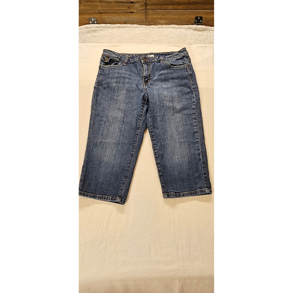 Cato Womens Blue Denim Capri Jeans Size 10 Med Wash Cropped Embroidered Pockets